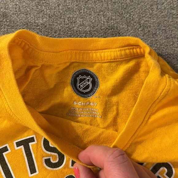 5/$15- Pittsburgh Penguins Yellow T-Shirt - Picture 2 of 2